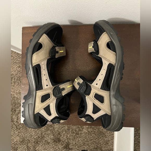 Ecco Men's Black and Tan Sandals - Picture 13 of 14